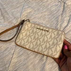 Michael kors wristlet